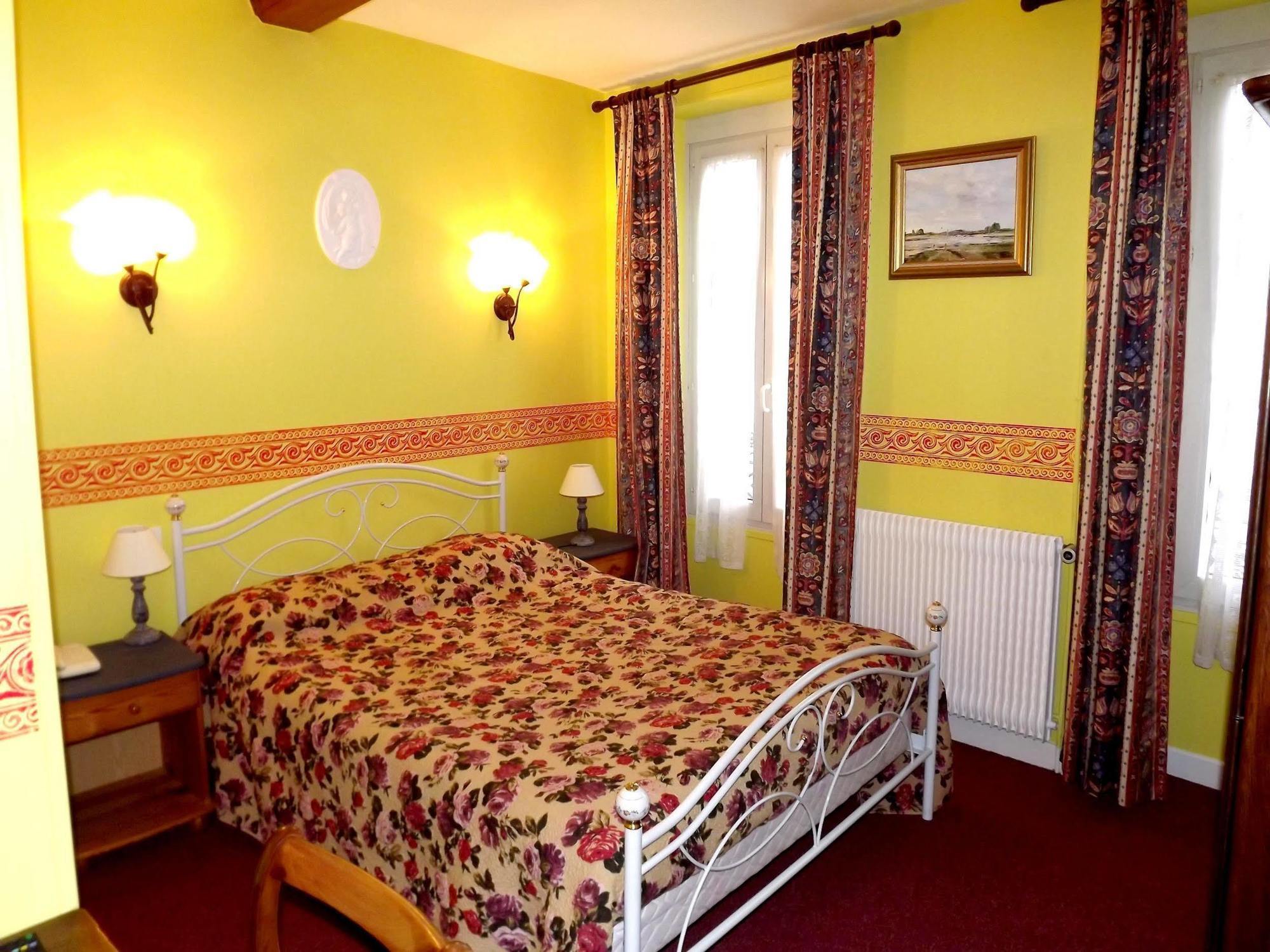 Hostellerie Saint Martin- Logis Hotel Et Restaurant Creully sur Seulles Екстериор снимка