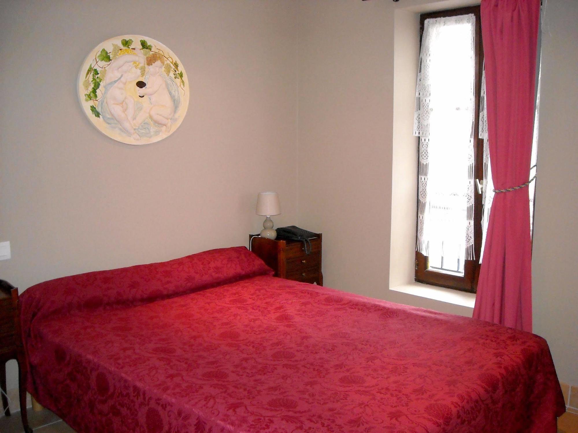 Hostellerie Saint Martin- Logis Hotel Et Restaurant Creully sur Seulles Екстериор снимка