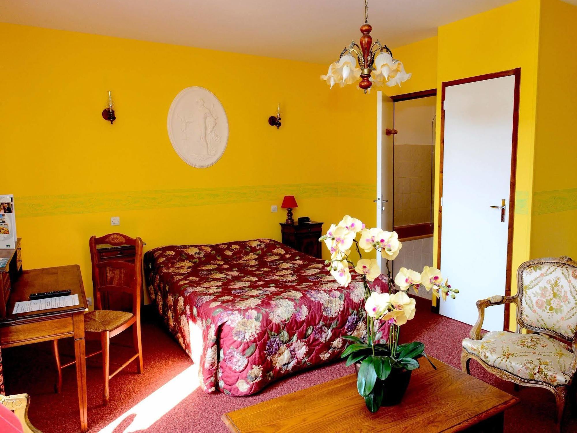 Hostellerie Saint Martin- Logis Hotel Et Restaurant Creully sur Seulles Екстериор снимка